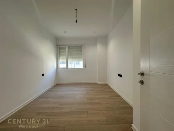 Tirane, shitet apartament 2+1 Kati 3, 109 m² 130.000 € (Fresku)