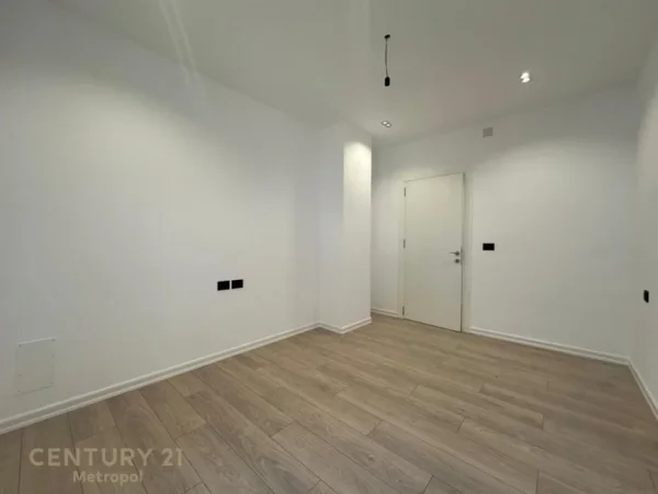 Tirane, shitet apartament 2+1 Kati 3, 109 m² 130.000 € (Fresku)