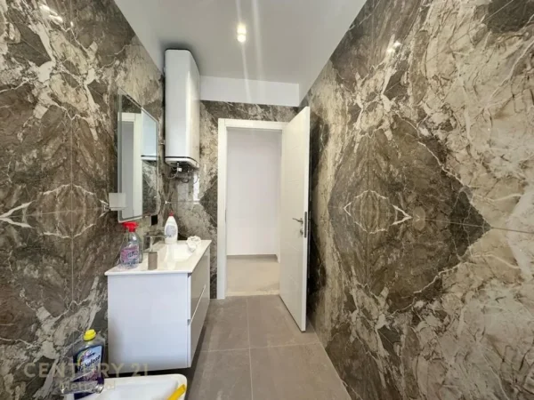 Tirane, shitet apartament 2+1 Kati 3, 109 m² 130.000 € (Fresku)