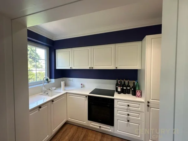 Tirane, jepet me qera apartament 1+1 Kati 4, 50 m² 701 € (Bllok)