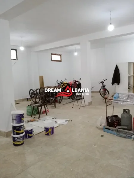 Tirane, jepet me qera magazine Kati 0, 140 m² 1.200 € (Ne Rrugen Pjeter Budi, prane Tregut Elektrik - ID 4281279)
