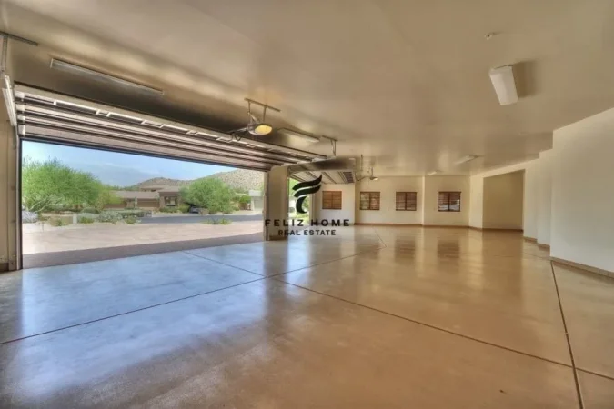 Tirane, jepet me qera magazine Kati 1, 1.050 m² 4.000 € (QTU)