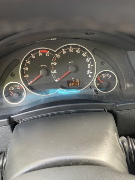 Tirane, shitet makine Opel Meriva 1.3 Nafte, gri e erret manuale Klima 198.000 km 3.200 €