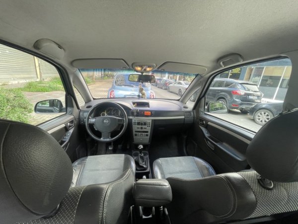 Tirane, shitet makine Opel Meriva 1.3 Nafte, gri e erret manuale Klima 198.000 km 3.200 €