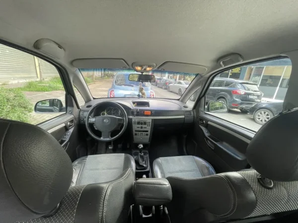 Tirane, shitet makine Opel Meriva 1.3 Nafte, gri e erret manuale Klima 198.000 km 3.200 €