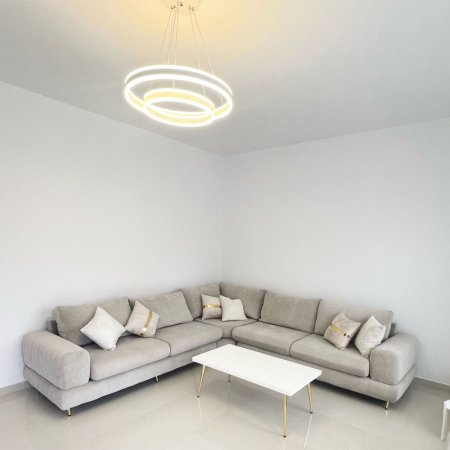 Tirane, jepet me qera shtepi 2+1+Ballkon Kati 2, 120 m² 600 € (Sauk)
