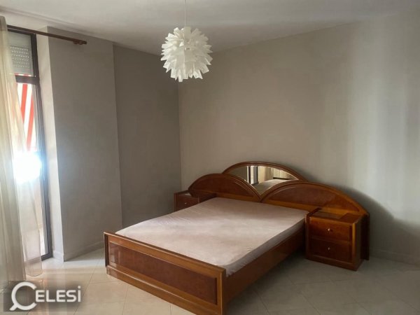 Tirane, jepet me qera apartament 1+1+Ballkon Kati 4, 70 m² 500 € (rruga e elbasanit)