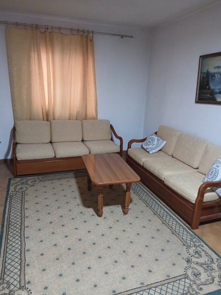 Tirane, jap me qera shtepi 1+1+Ballkon Kati 1, 80 m² 330 € (Rruga Endri Keko)