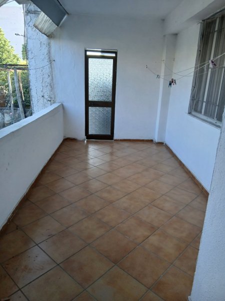 Tirane, jap me qera shtepi 1+1+Ballkon Kati 1, 80 m² 330 € (Rruga Endri Keko)