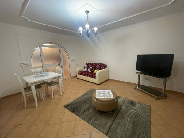 Tirane, jepet me qera apartament 2+1 Kati 3, 130 m² 650 € (stadiumi dinamo)