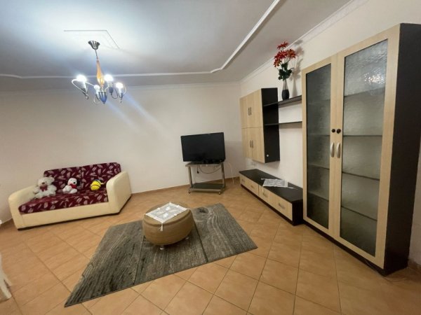 Tirane, jepet me qera apartament 2+1 Kati 3, 130 m² 650 € (stadiumi dinamo)
