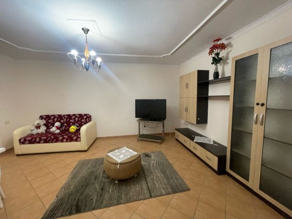 Tirane, jepet me qera apartament 2+1 Kati 3, 130 m² 650 € (stadiumi dinamo)