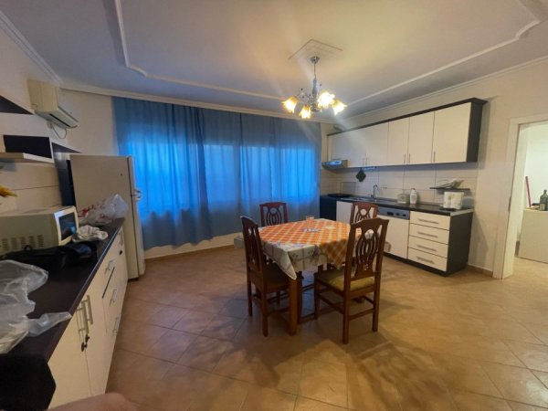 Tirane, jepet me qera apartament 2+1 Kati 3, 130 m² 650 € (stadiumi dinamo)