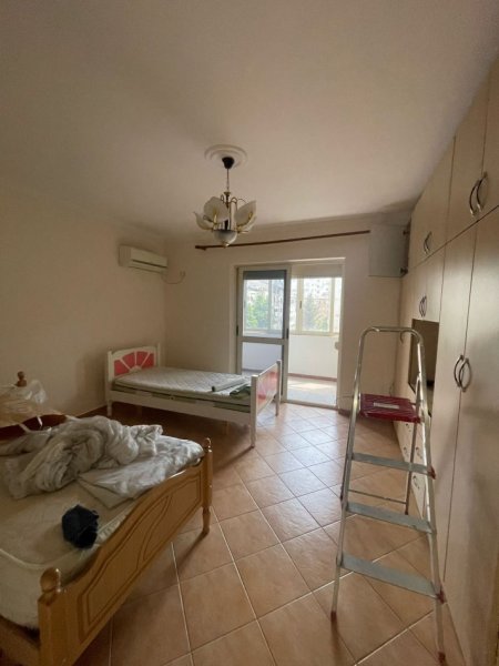 Tirane, jepet me qera apartament 2+1 Kati 3, 130 m² 650 € (stadiumi dinamo)