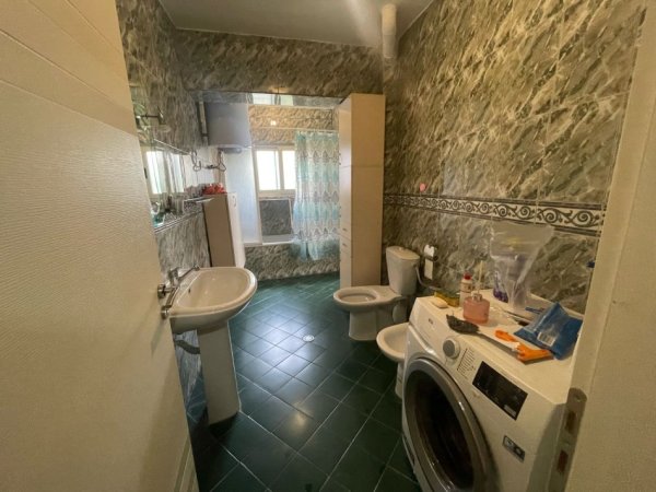 Tirane, jepet me qera apartament 2+1 Kati 3, 130 m² 650 € (stadiumi dinamo)