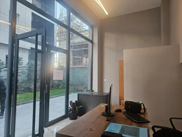 Tirane, jepet me qera ambjent biznesi Kati 0, 25 m² 280 € (Bulevardi Migjeni 70m nga Rotondo Astir)