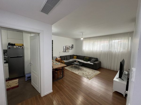 Tirane, jepet me qera apartament 2+1 , 125 m² 600 € (Gramoz Pashko)
