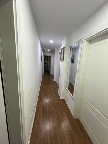 Tirane, jepet me qera apartament 2+1 , 125 m² 600 € (Gramoz Pashko)