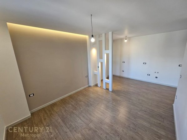 Tirane, jepet me qera zyre Kati 3, 120 m² 1.200 € (Zogu i Zi)
