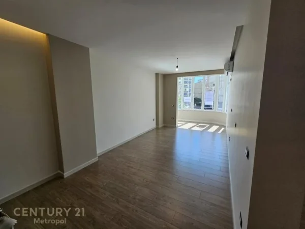 Tirane, jepet me qera zyre Kati 3, 120 m² 1.200 € (Zogu i Zi)