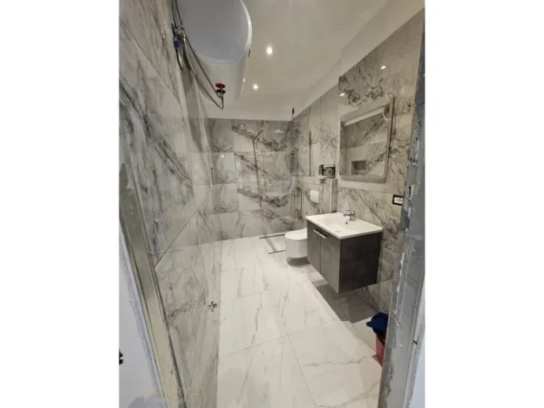 Tirane, jepet me qera zyre Kati 3, 120 m² 1.200 € (Zogu i Zi)