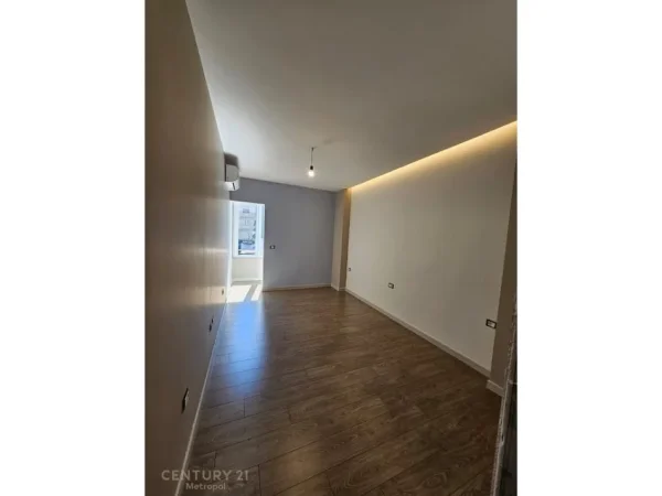 Tirane, jepet me qera zyre Kati 3, 120 m² 1.200 € (Zogu i Zi)