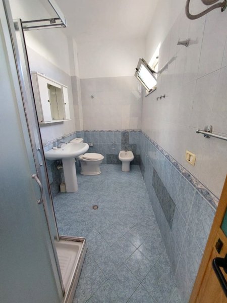 Durres, jap me qera apartament 2+1+Aneks+Ballkon Kati 7, 108 m² 45 € (Iliria, Plazh, Durres)