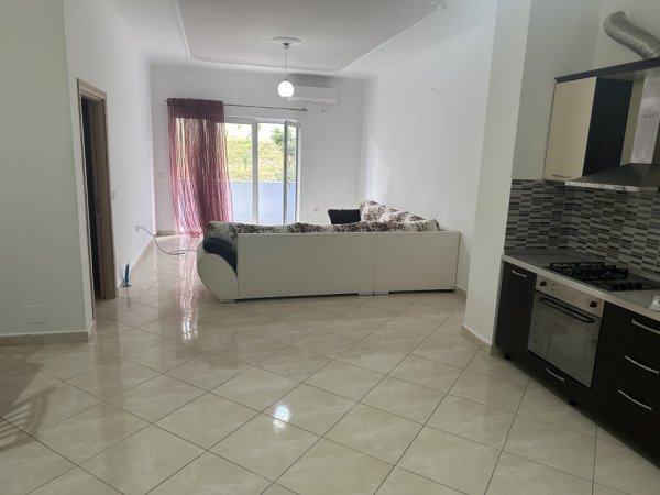 Tirane, jepet me qera apartament 2+1 Kati 2, 118 m² 450 € (Vilat Gjermane)
