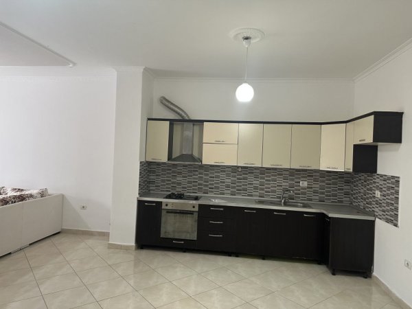 Tirane, jepet me qera apartament 2+1 Kati 2, 118 m² 450 € (Vilat Gjermane)