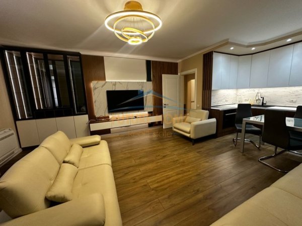 Tirane, jepet me qera apartament 1+1 Kati 5, 70 m² 600 € (Bulevardi Zogu I)