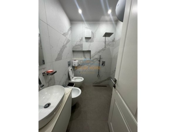 Tirane, jepet me qera apartament 1+1 Kati 5, 70 m² 600 € (Bulevardi Zogu I)