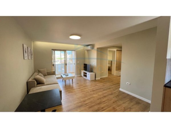 Tirane, jepet me qera apartament 1+1 Kati 4, 71 m² 600 € (Rruga Hoxha Tahsim)