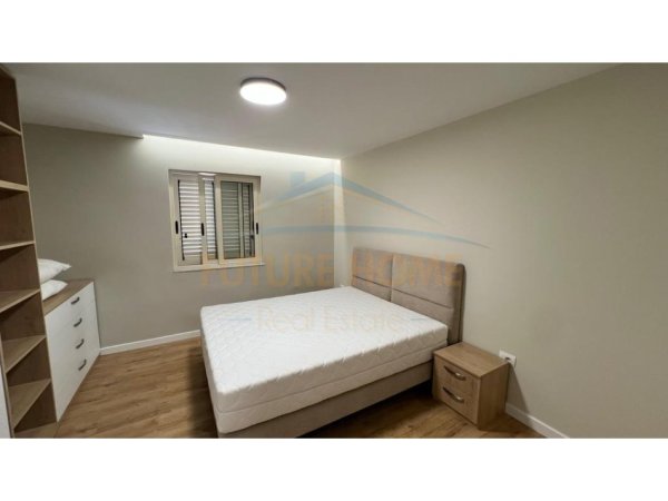 Tirane, jepet me qera apartament 1+1 Kati 4, 71 m² 600 € (Rruga Hoxha Tahsim)
