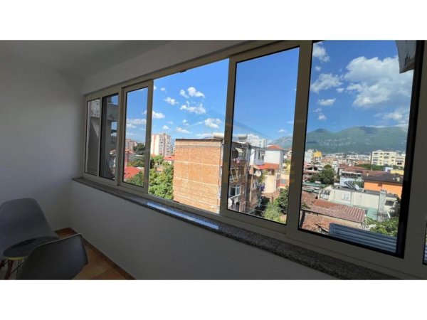 Tirane, jepet me qera apartament 1+1 Kati 4, 71 m² 600 € (Rruga Hoxha Tahsim)