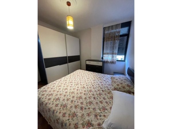 Tirane, jepet me qera apartament 2+1 Kati 2, 84 m² 700 € (Rruga Dora Distria)