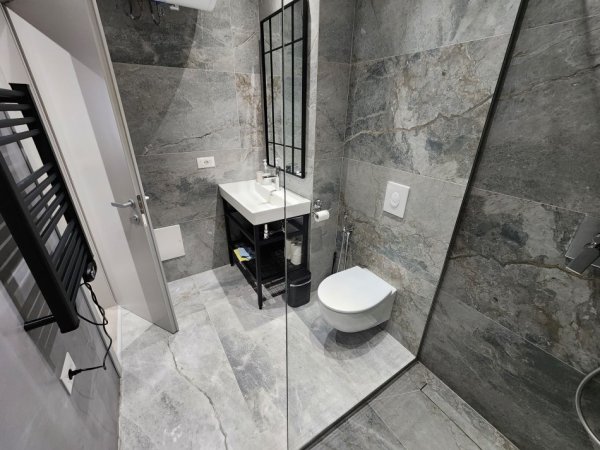 Jepet me Qira: 1+1+ Ballkon || 📌Liqeni Artificial, Vija e Pare Pallati Swan || Hera e pare me qera || 700 euro/ muaj