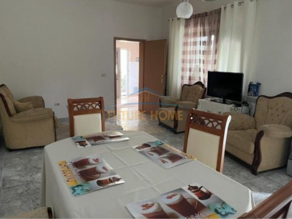 Tirane, jepet me qera apartament 1+1 Kati 2, 130 m² 400 € (Ali Demi)