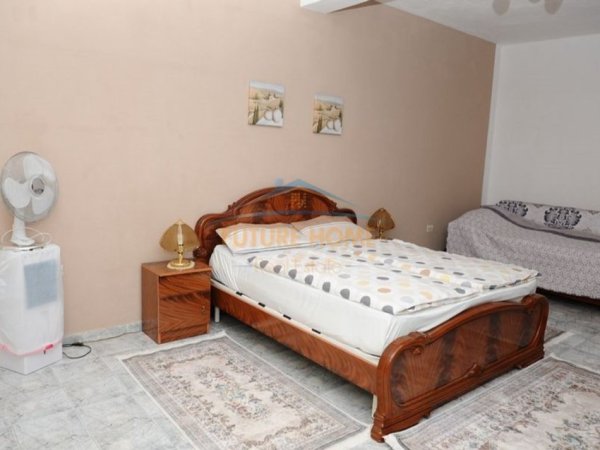 Tirane, jepet me qera apartament 1+1 Kati 2, 130 m² 400 € (Ali Demi)
