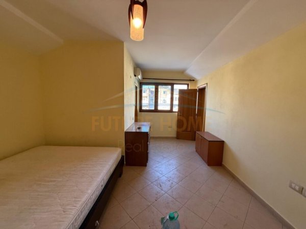 Tirane, jepet me qera apartament 4+1 Kati 3, 149 m² 600 € (RRUGA HAXHI ISUF BANKA)
