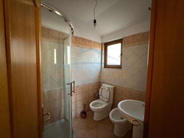 Tirane, jepet me qera apartament 4+1 Kati 3, 149 m² 600 € (RRUGA HAXHI ISUF BANKA)