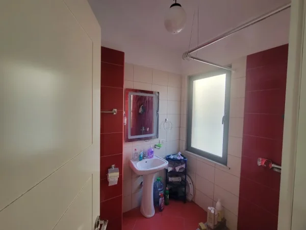 Tirane, shitet 2+1+Ballkon Kati 5, 98 m² 148.000 € (Teodor Keko Astir)
