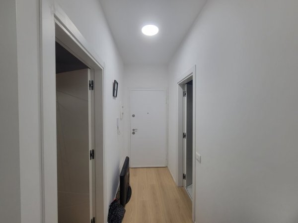Tirane, jepet me qera apartament 1+1 Kati 10, 70 m² 570 € (Rruga Dibres)