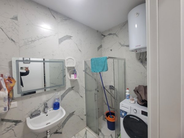 Tirane, jepet me qera apartament 1+1 Kati 10, 70 m² 570 € (Rruga Dibres)