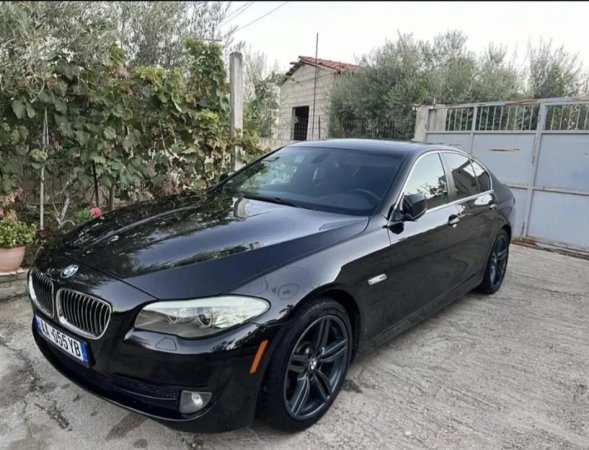 Vlore, shitet makine Bmw Nafte, e zeze automatik Klima 25.000 km 8.000 €