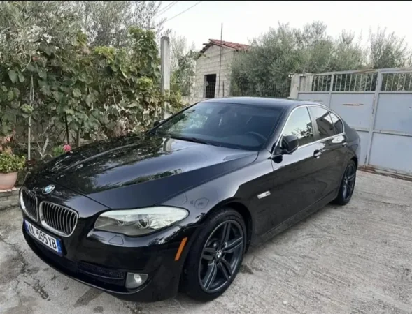 Vlore, shitet makine Bmw Nafte, e zeze automatik Klima 25.000 km 8.000 €