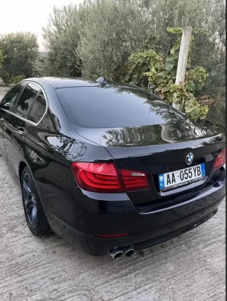 Vlore, shitet makine Bmw Nafte, e zeze automatik Klima 25.000 km 8.000 €