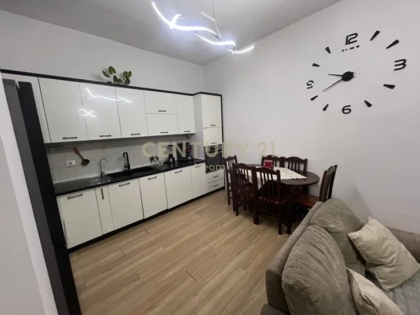 Tirane, jepet me qera 2+1+Ballkon Kati 1, 102 m² 450 € (Neom113006)