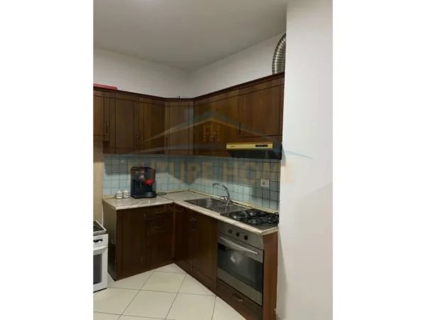 Tirane, shitet apartament 1+1+Ballkon Kati 6, 53 m² 75.000 € (Kthesa e Kamzes)