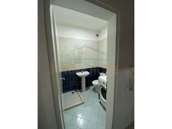 Tirane, shitet apartament 1+1+Ballkon Kati 6, 53 m² 75.000 € (Kthesa e Kamzes)