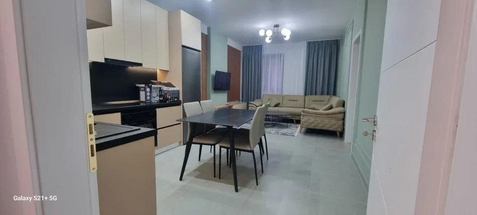 Tirane, jepet me qera apartament 2+1 Kati 3, 86 m² 650 € (astir)
